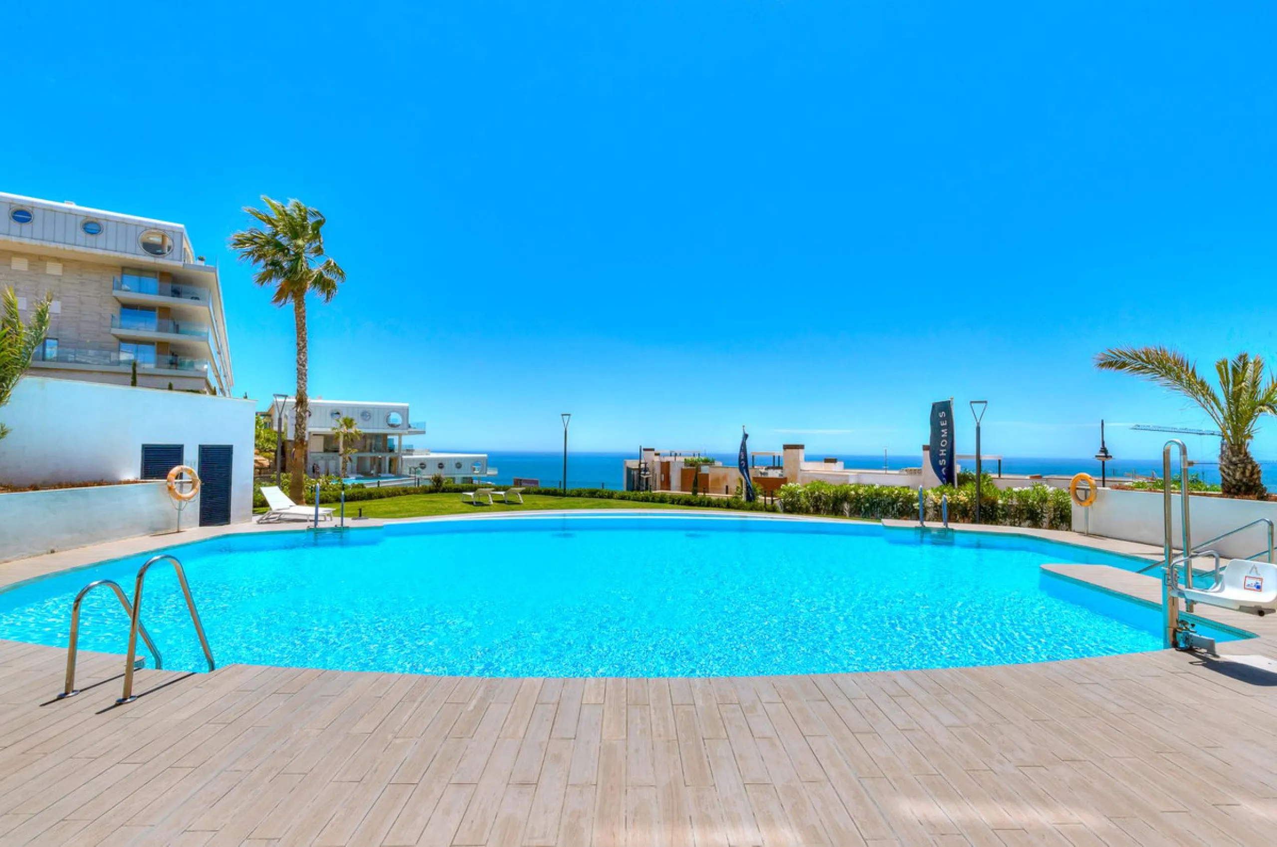 Mediterranean Dream Living – 2-Bedroom Ocean View Apartment in Fuengirola
