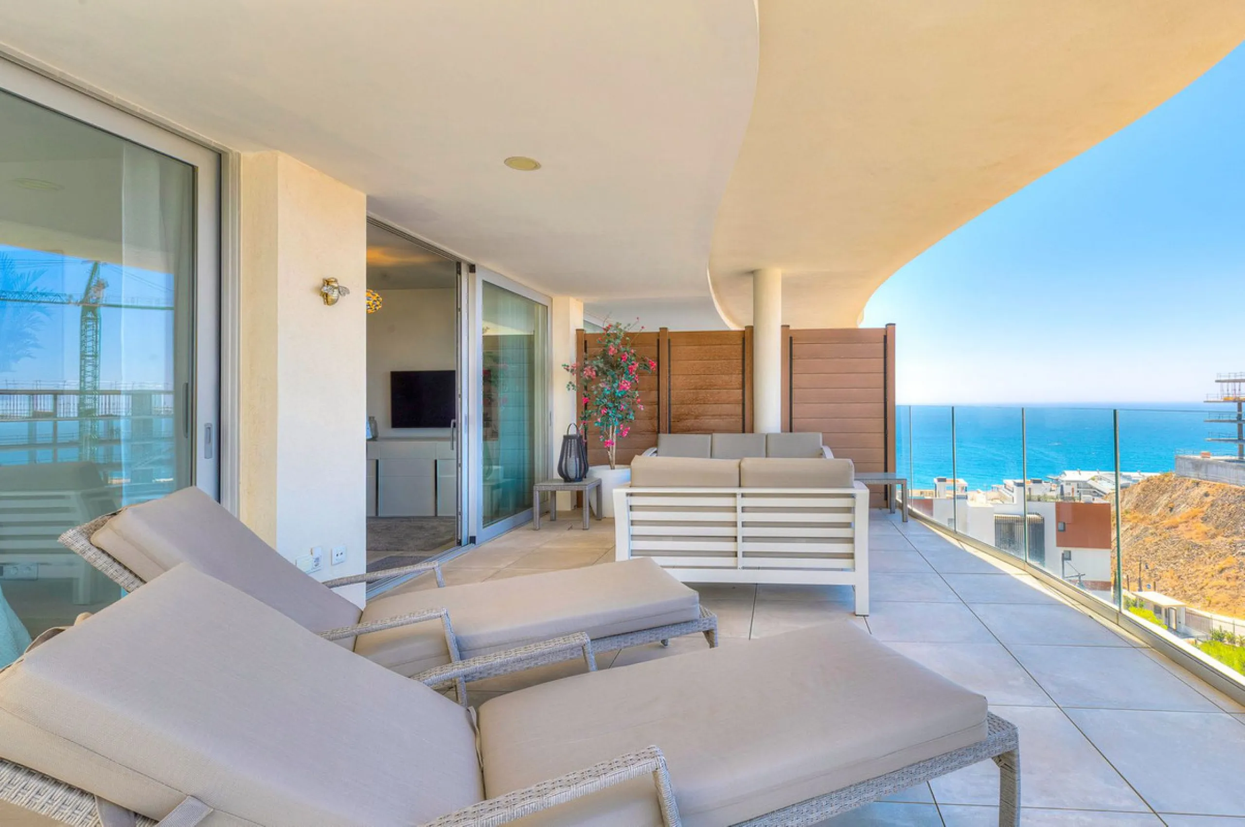Mediterranean Dream Living – 2-Bedroom Ocean View Apartment in Fuengirola