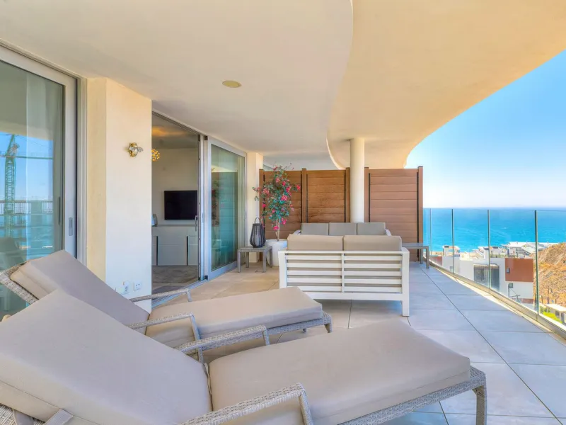 Mediterranean Dream Living – 2-Bedroom Ocean View Apartment in Fuengirola