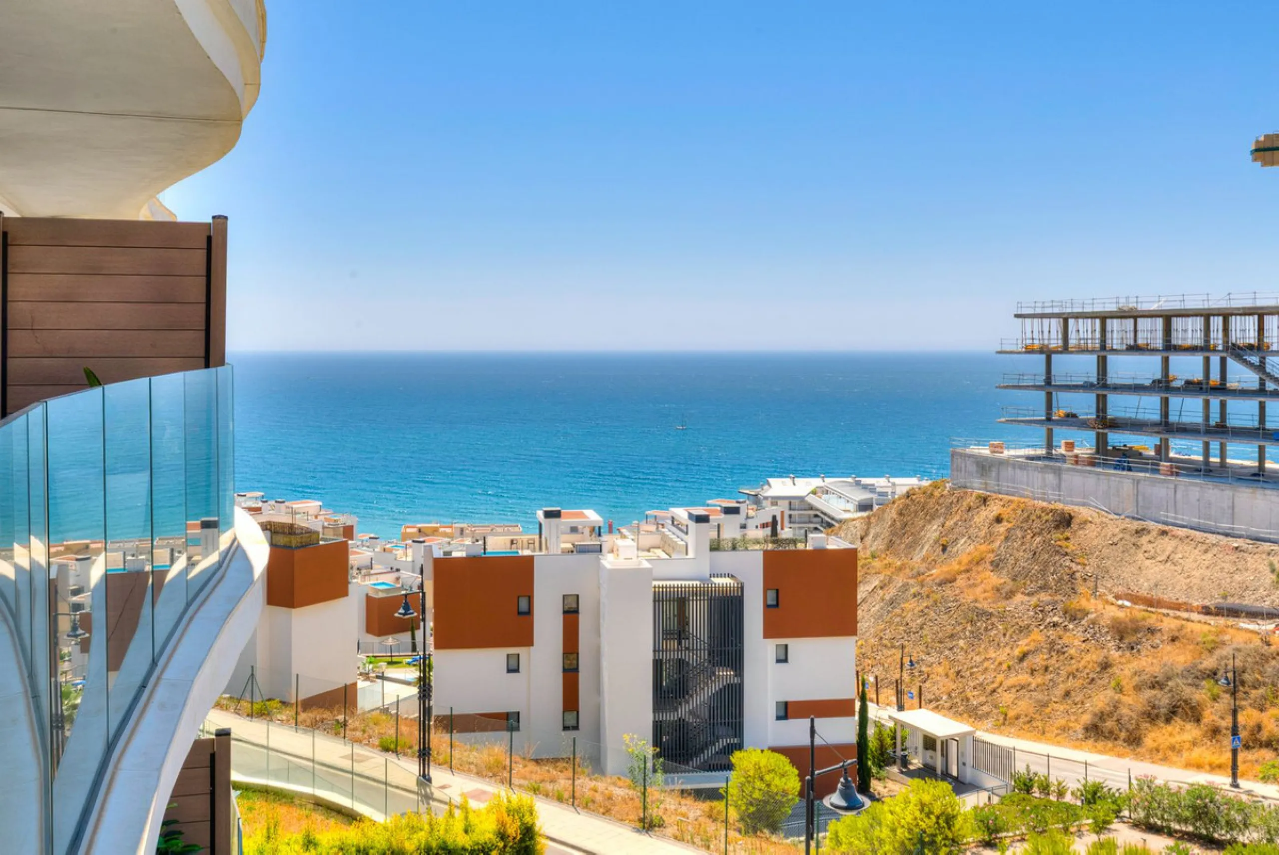 Mediterranean Dream Living – 2-Bedroom Ocean View Apartment in Fuengirola