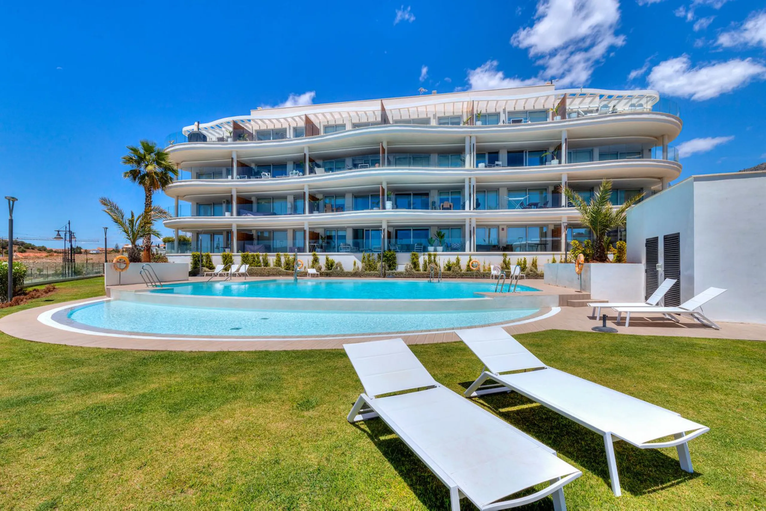 Mediterranean Dream Living – 2-Bedroom Ocean View Apartment in Fuengirola