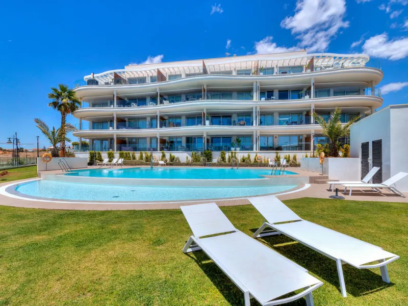 Mediterranean Dream Living – 2-Bedroom Ocean View Apartment in Fuengirola