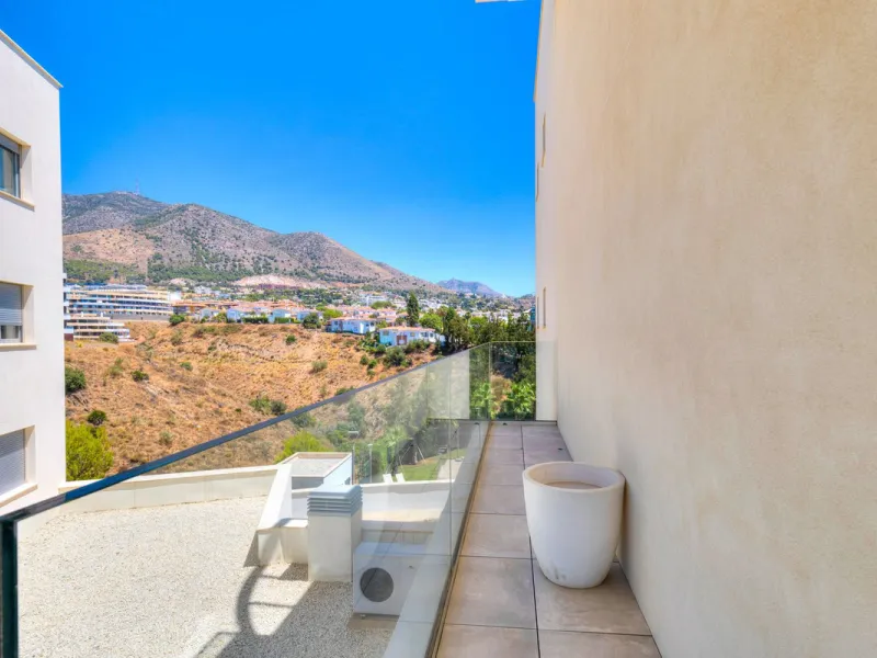 Mediterranean Dream Living – 2-Bedroom Ocean View Apartment in Fuengirola