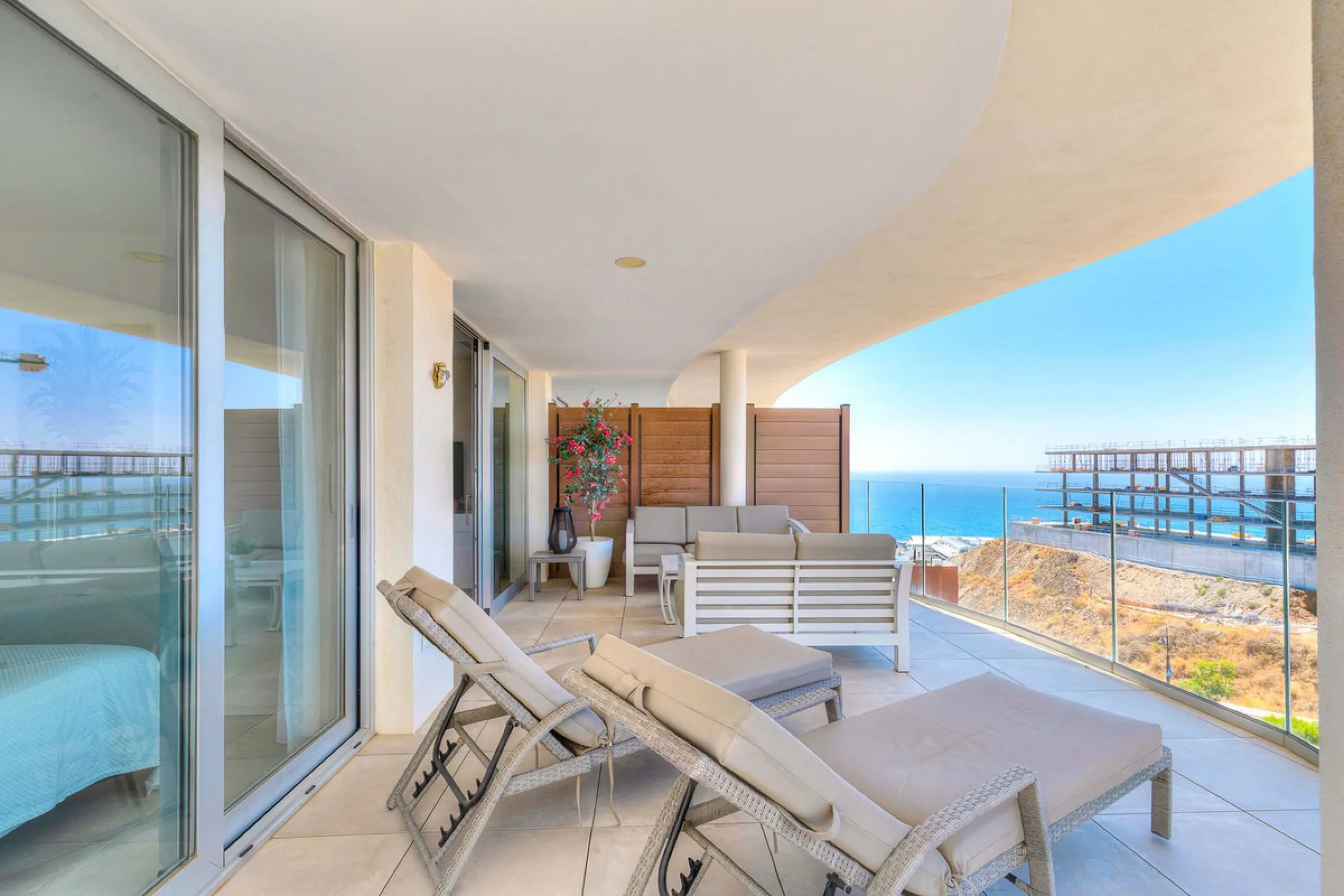 Mediterranean Dream Living – 2-Bedroom Ocean View Apartment in Fuengirola