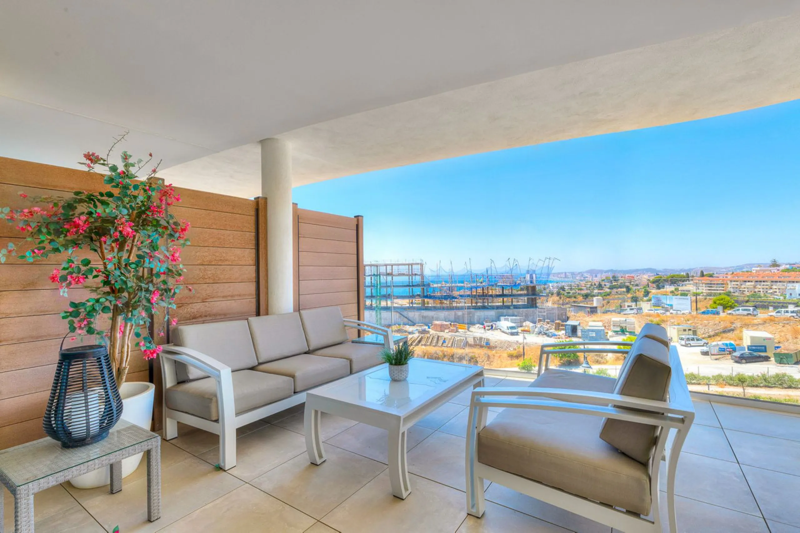 Mediterranean Dream Living – 2-Bedroom Ocean View Apartment in Fuengirola