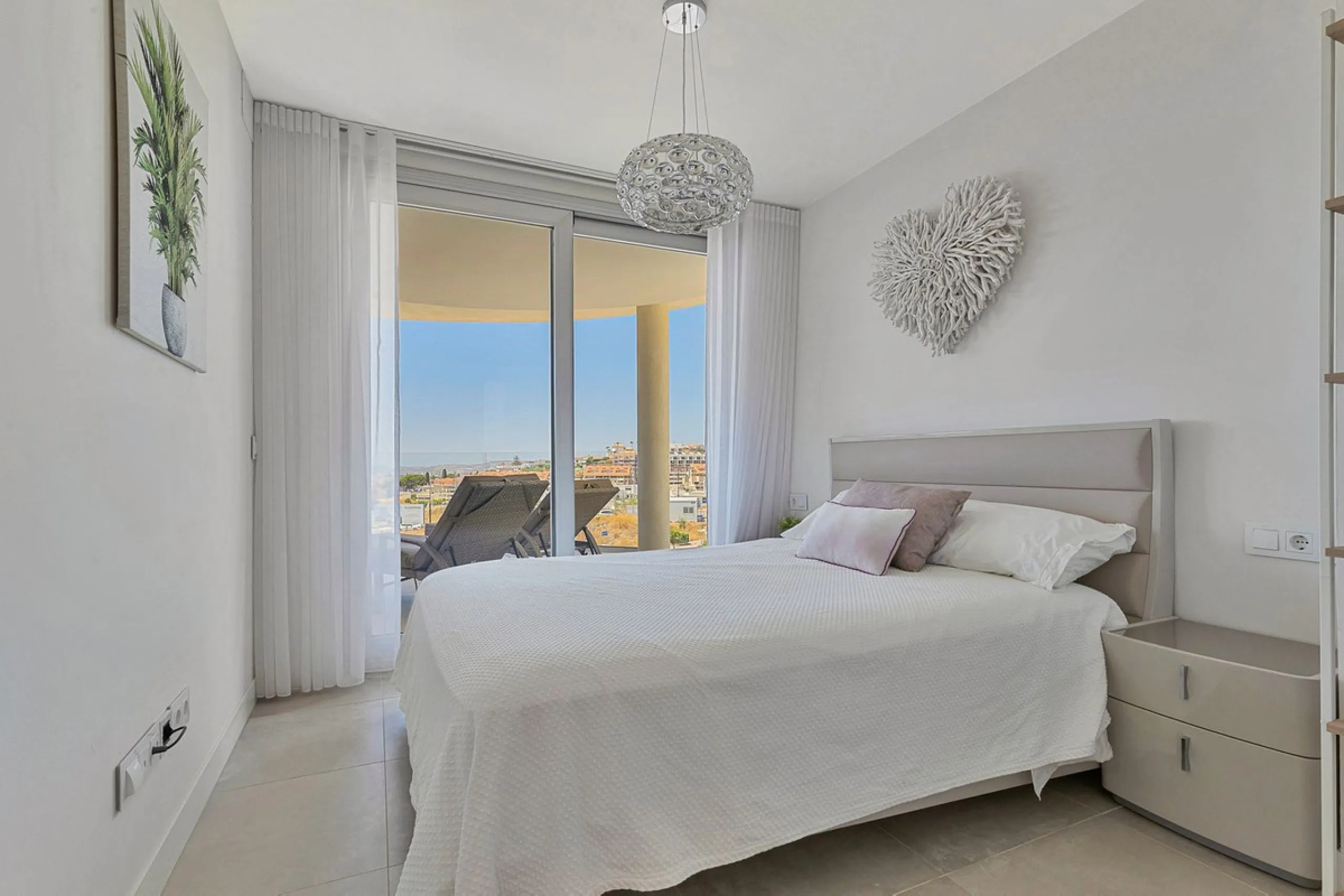 Mediterranean Dream Living – 2-Bedroom Ocean View Apartment in Fuengirola
