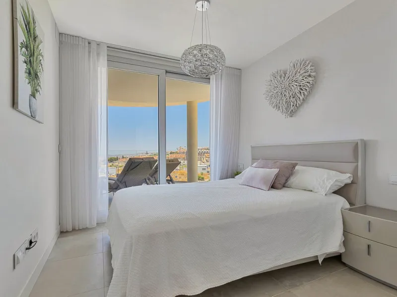 Mediterranean Dream Living – 2-Bedroom Ocean View Apartment in Fuengirola