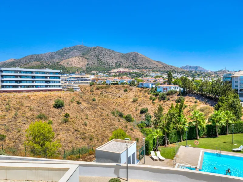 Mediterranean Dream Living – 2-Bedroom Ocean View Apartment in Fuengirola