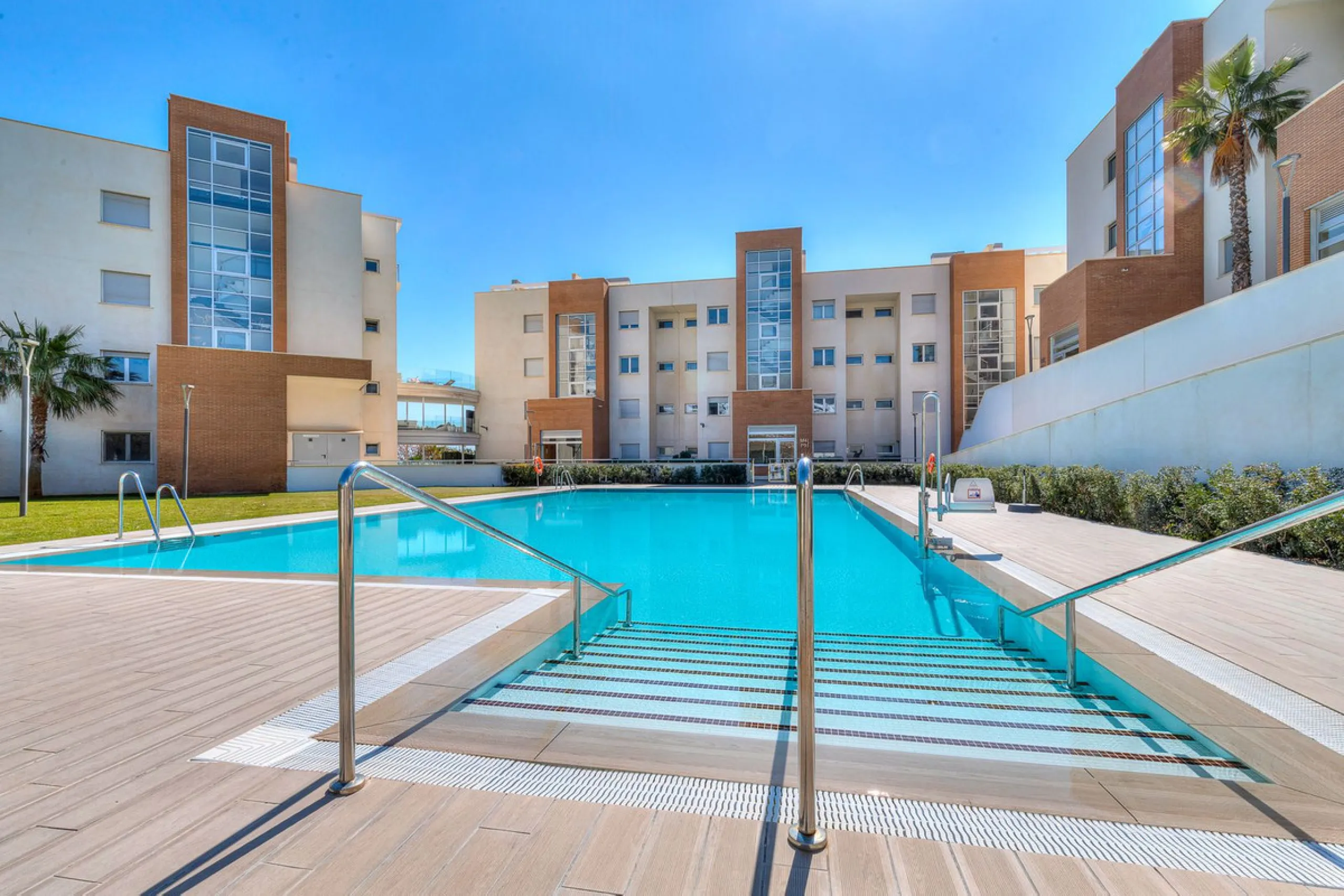 Mediterranean Dream Living – 2-Bedroom Ocean View Apartment in Fuengirola