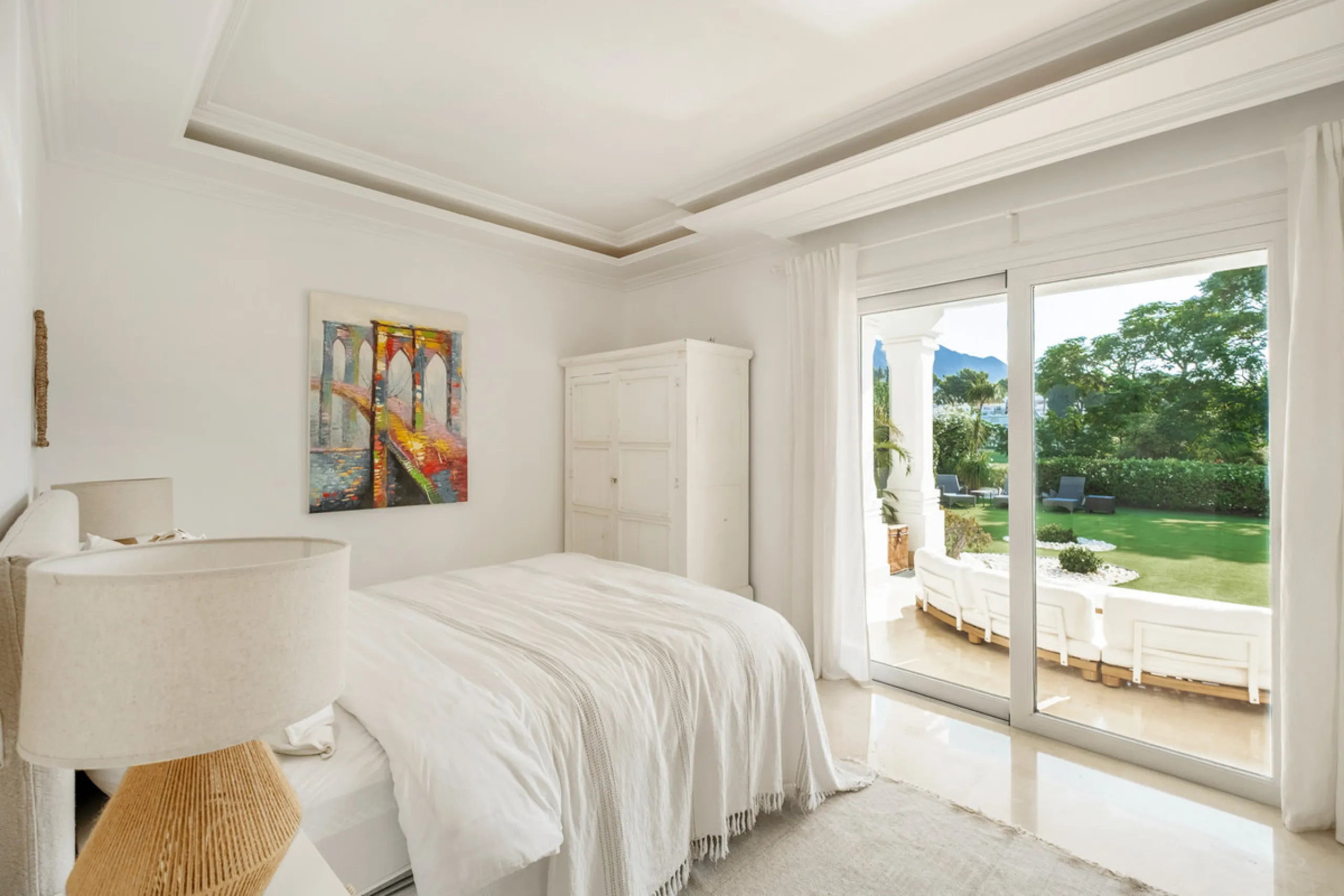 Stunning frontline golf villa with panoramic mountain views to La Concha as well as overlooking the beautiful Aloha Golf course.