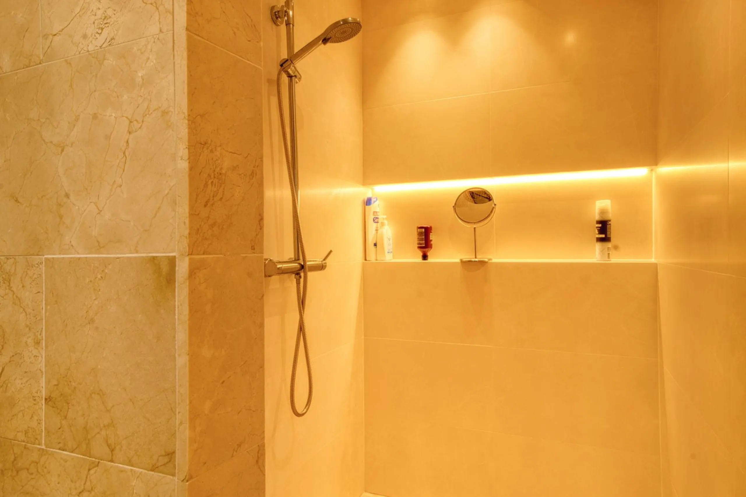 Apartment - Ground Floor Apartment в продаже в Manilva, Málaga. В доме 2 спален и 2 ванных комнат. Площадь дома 102 м²