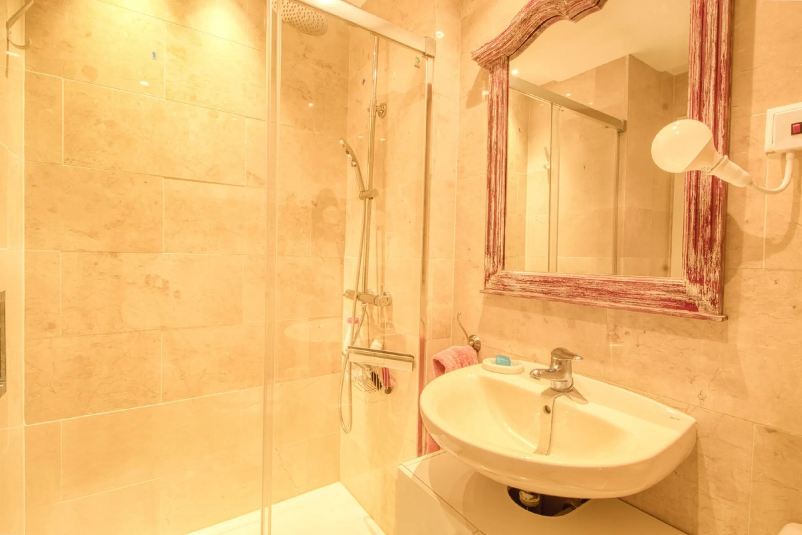 Apartment - Ground Floor Apartment в продаже в Manilva, Málaga. В доме 2 спален и 2 ванных комнат. Площадь дома 102 м²
