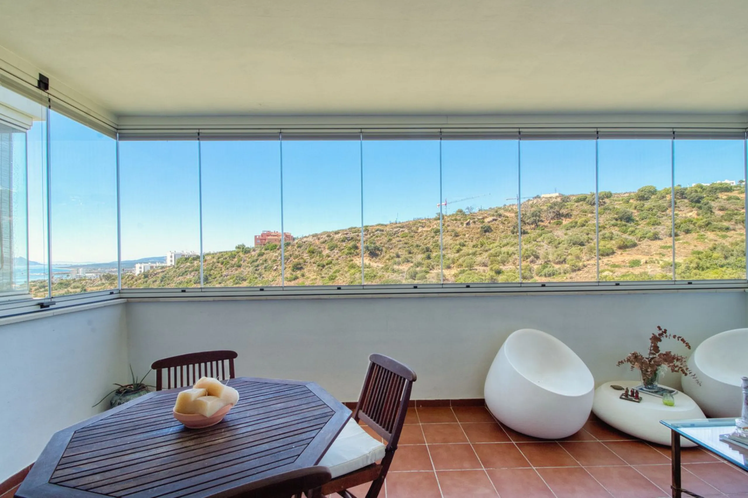 Apartment - Ground Floor Apartment в продаже в Manilva, Málaga. В доме 2 спален и 2 ванных комнат. Площадь дома 102 м²
