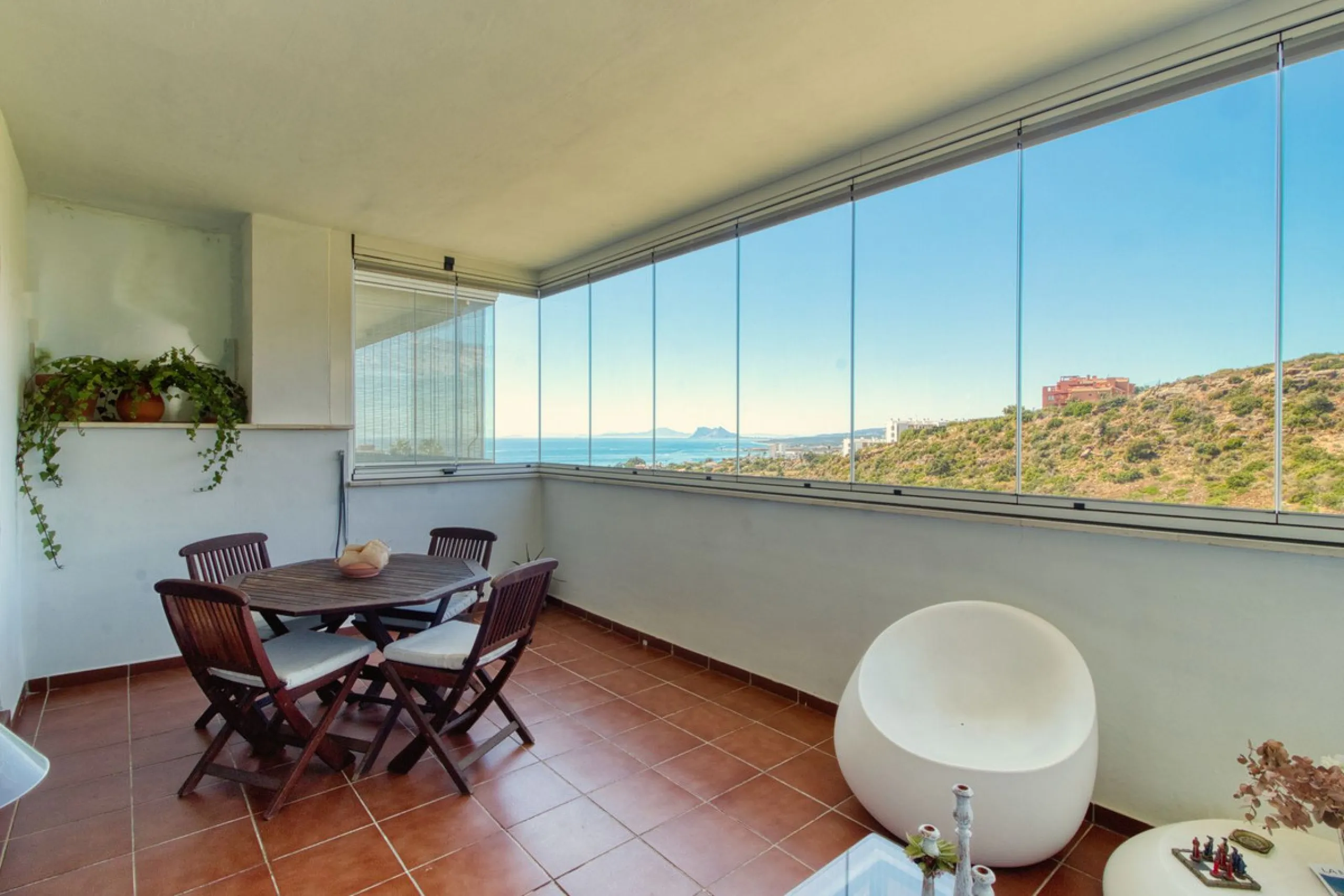 Apartment - Ground Floor Apartment в продаже в Manilva, Málaga. В доме 2 спален и 2 ванных комнат. Площадь дома 102 м²