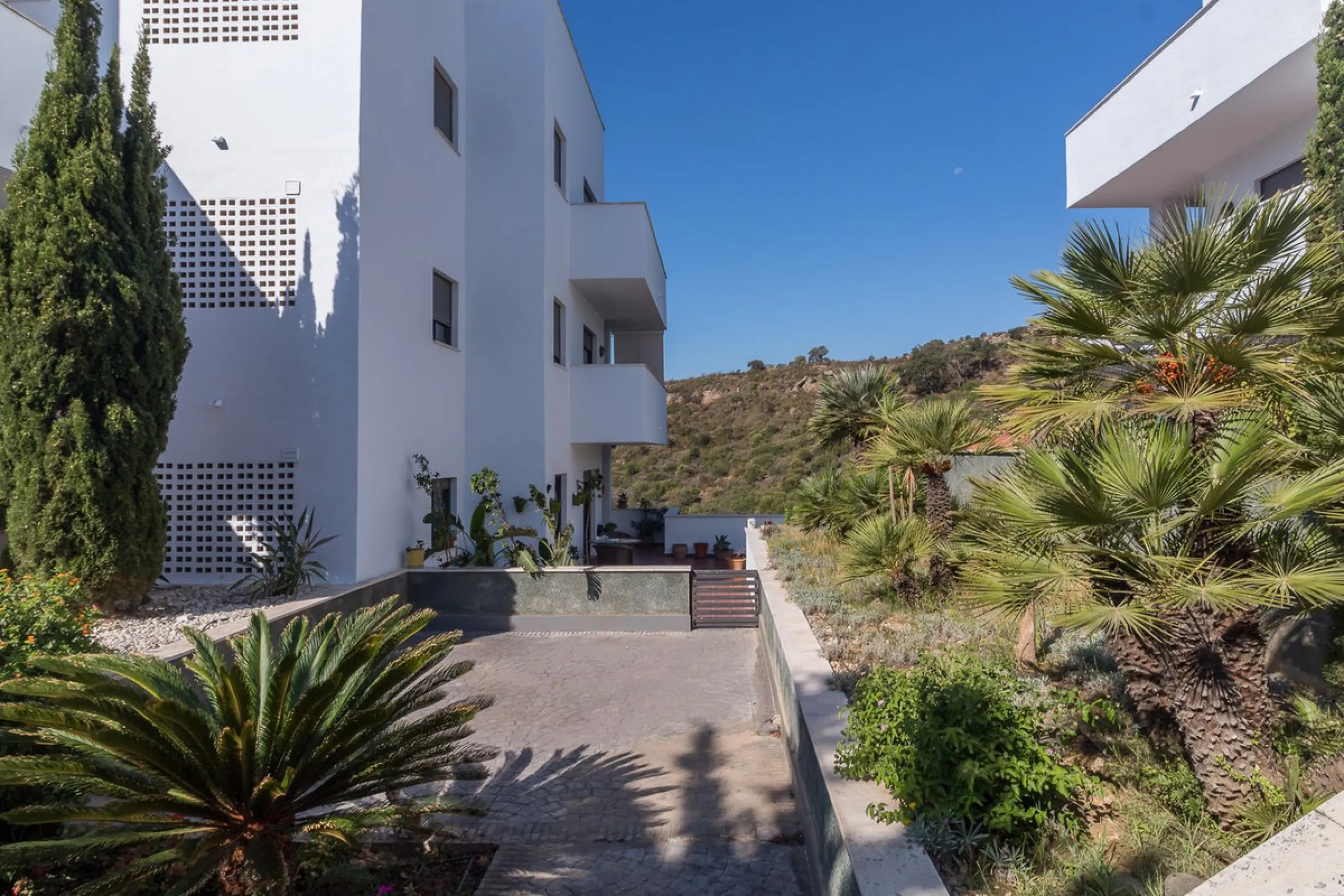 Apartment - Ground Floor Apartment в продаже в Manilva, Málaga. В доме 2 спален и 2 ванных комнат. Площадь дома 102 м²