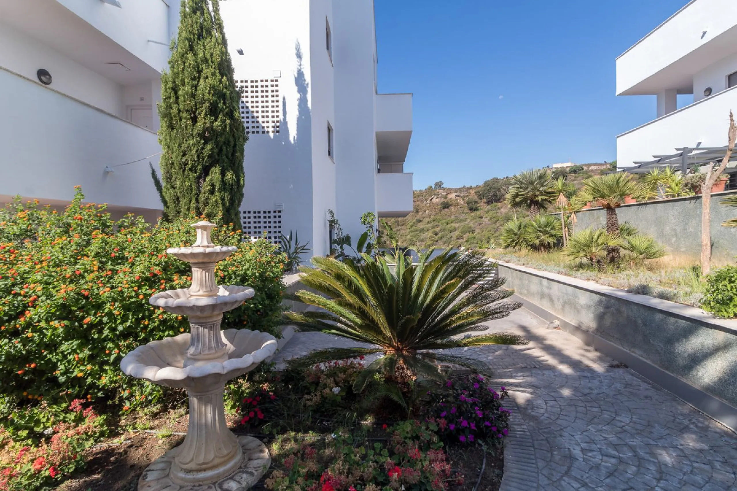 Apartment - Ground Floor Apartment в продаже в Manilva, Málaga. В доме 2 спален и 2 ванных комнат. Площадь дома 102 м²