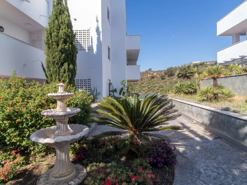 Apartment - Ground Floor Apartment в продаже в Manilva, Málaga. В доме 2 спален и 2 ванных комнат. Площадь дома 102 м²
