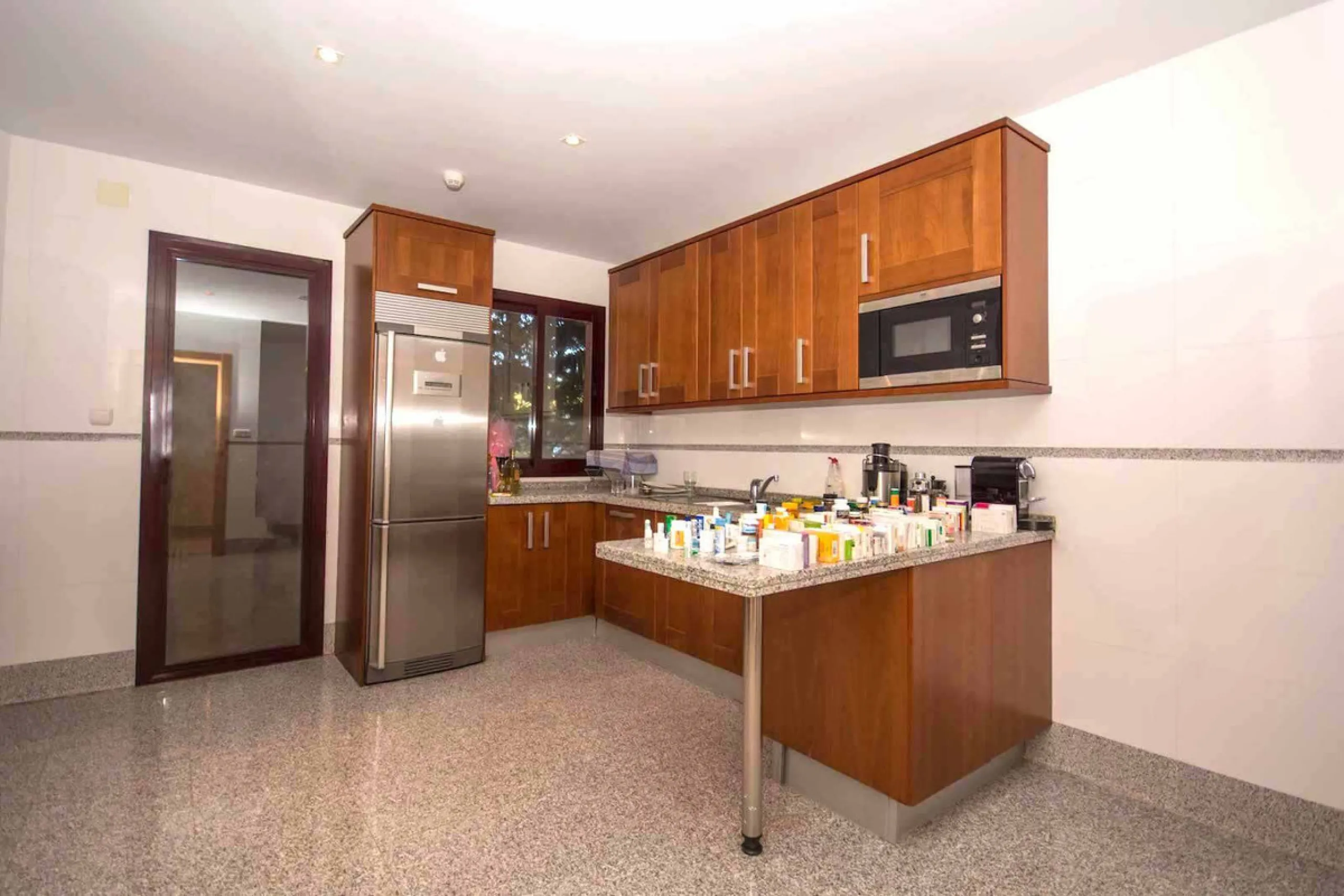 Fantastic 201m2 built,183 m2 usable ground floor south oriented apartment (elevated 2 meters above ground floor), fully furnished in a new beach side urbanization located in the heart of the "New Golden Mile", close to the 5 stars Hotels Ikos &  Las Dunas