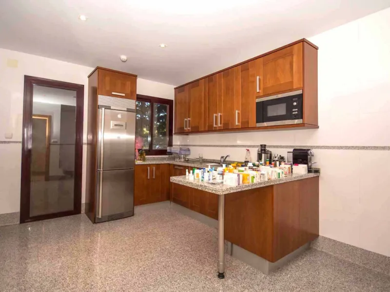 Fantastic 201m2 built,183 m2 usable ground floor south oriented apartment (elevated 2 meters above ground floor), fully furnished in a new beach side urbanization located in the heart of the "New Golden Mile", close to the 5 stars Hotels Ikos &  Las Dunas