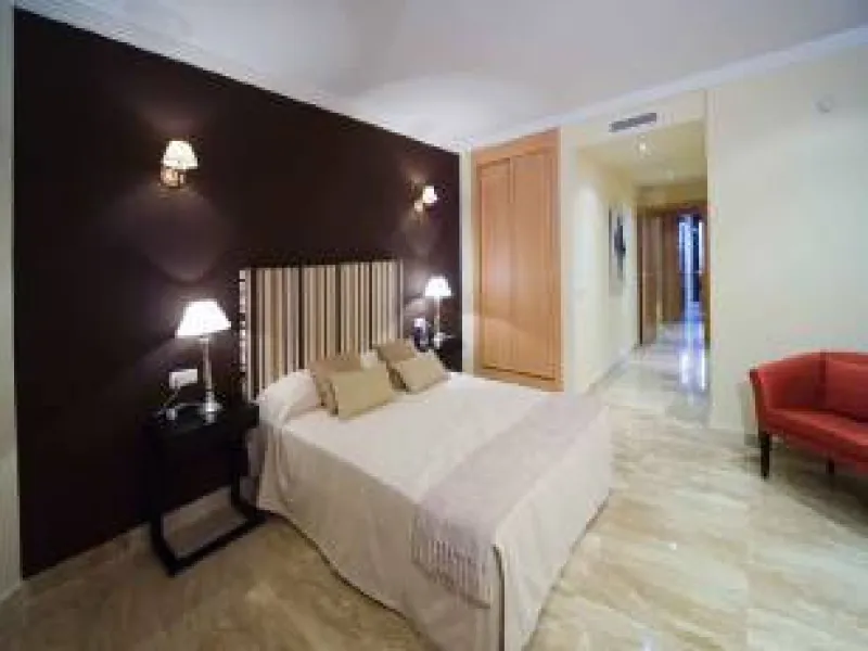Fantastic 201m2 built,183 m2 usable ground floor south oriented apartment (elevated 2 meters above ground floor), fully furnished in a new beach side urbanization located in the heart of the "New Golden Mile", close to the 5 stars Hotels Ikos &  Las Dunas