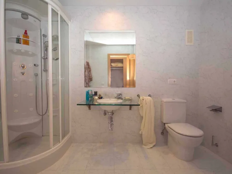 Fantastic 201m2 built,183 m2 usable ground floor south oriented apartment (elevated 2 meters above ground floor), fully furnished in a new beach side urbanization located in the heart of the "New Golden Mile", close to the 5 stars Hotels Ikos &  Las Dunas