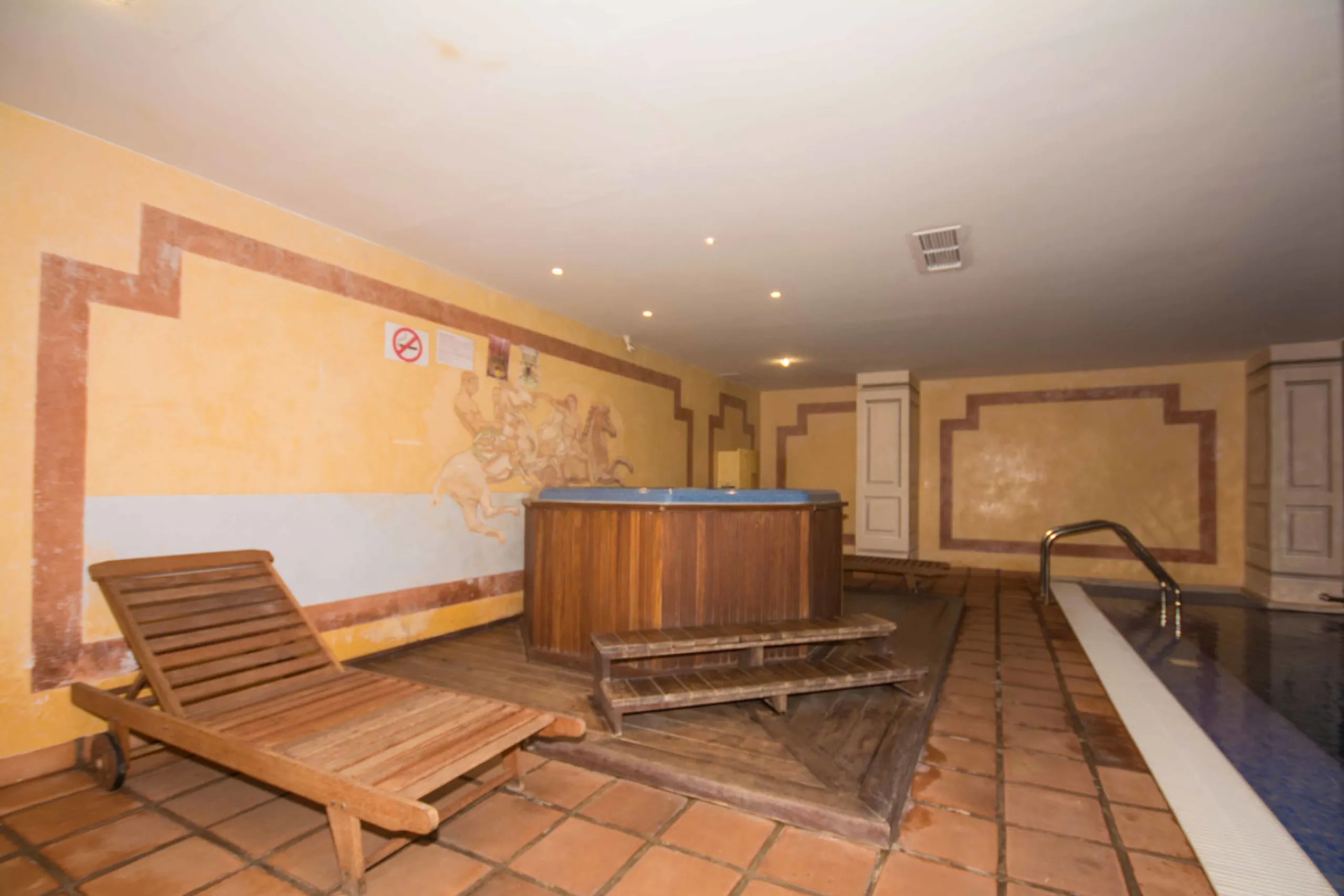 Fantastic 201m2 built,183 m2 usable ground floor south oriented apartment (elevated 2 meters above ground floor), fully furnished in a new beach side urbanization located in the heart of the "New Golden Mile", close to the 5 stars Hotels Ikos &  Las Dunas