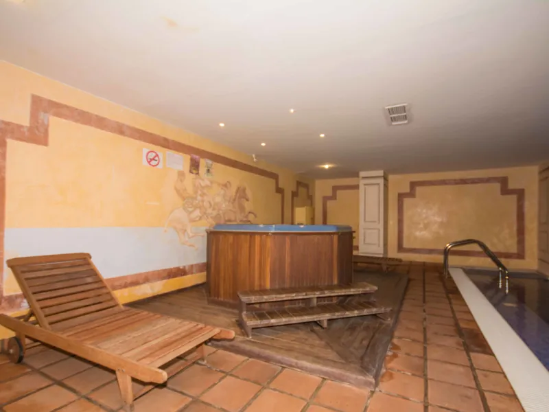 Fantastic 201m2 built,183 m2 usable ground floor south oriented apartment (elevated 2 meters above ground floor), fully furnished in a new beach side urbanization located in the heart of the "New Golden Mile", close to the 5 stars Hotels Ikos &  Las Dunas