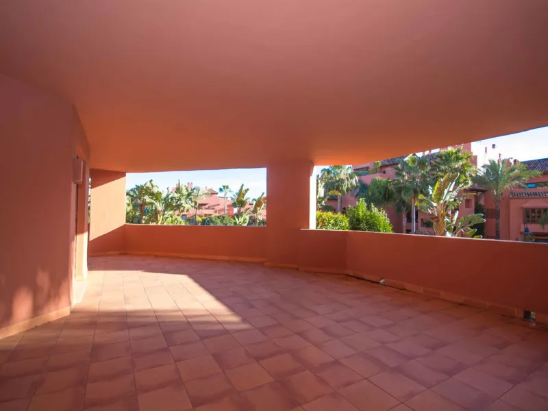 Fantastic 201m2 built,183 m2 usable ground floor south oriented apartment (elevated 2 meters above ground floor), fully furnished in a new beach side urbanization located in the heart of the "New Golden Mile", close to the 5 stars Hotels Ikos &  Las Dunas