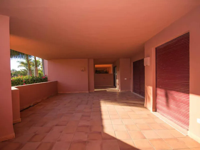 Fantastic 201m2 built,183 m2 usable ground floor south oriented apartment (elevated 2 meters above ground floor), fully furnished in a new beach side urbanization located in the heart of the "New Golden Mile", close to the 5 stars Hotels Ikos &  Las Dunas