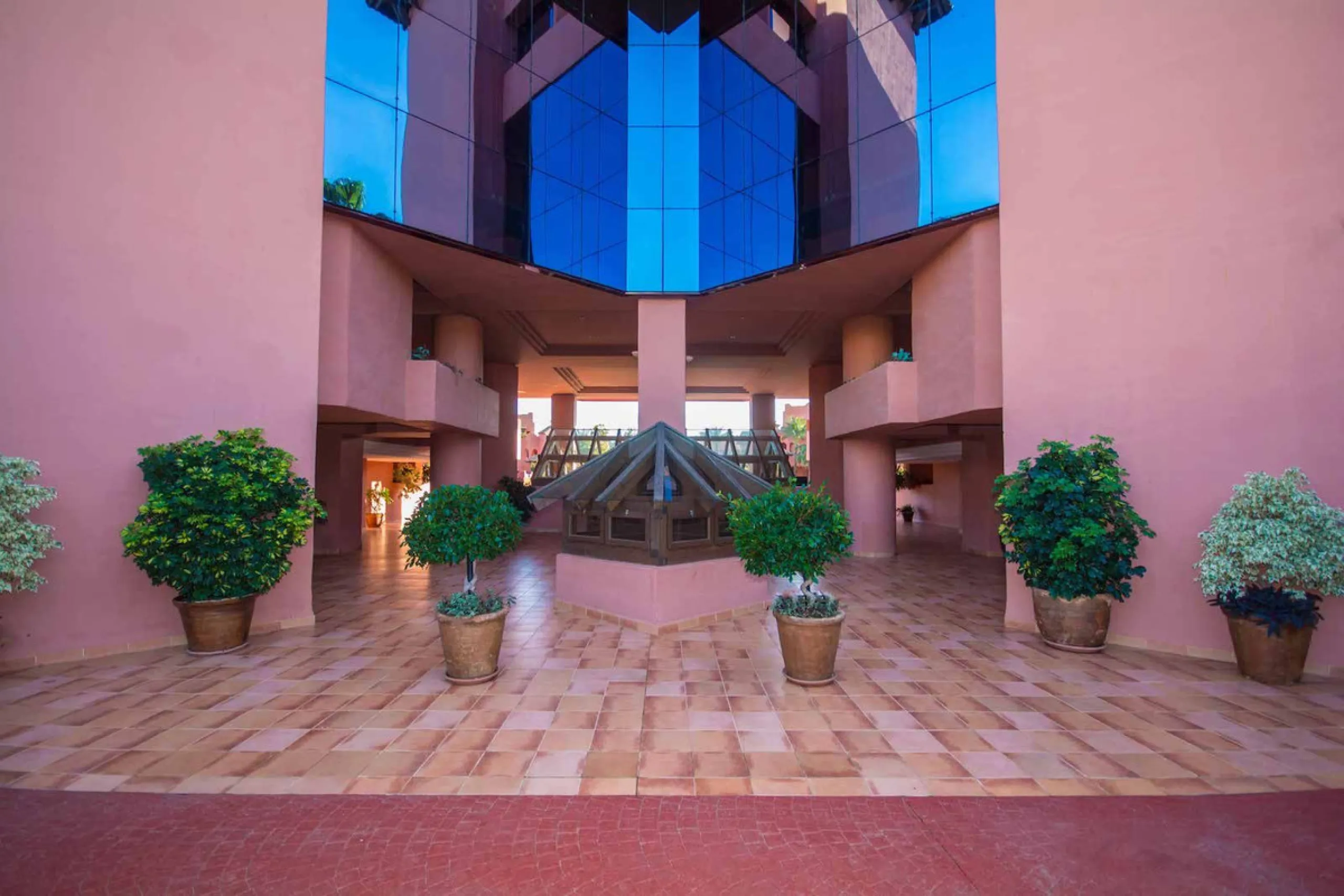 Fantastic 201m2 built,183 m2 usable ground floor south oriented apartment (elevated 2 meters above ground floor), fully furnished in a new beach side urbanization located in the heart of the "New Golden Mile", close to the 5 stars Hotels Ikos &  Las Dunas