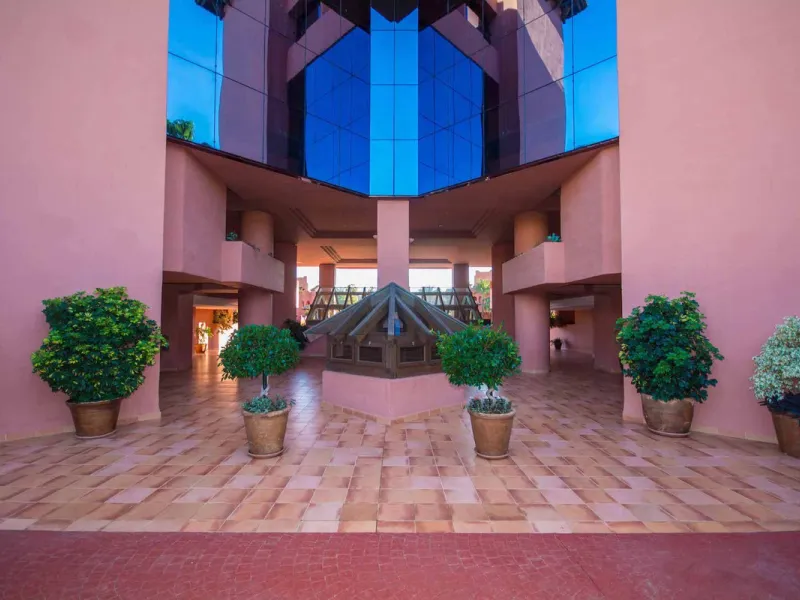 Fantastic 201m2 built,183 m2 usable ground floor south oriented apartment (elevated 2 meters above ground floor), fully furnished in a new beach side urbanization located in the heart of the "New Golden Mile", close to the 5 stars Hotels Ikos &  Las Dunas