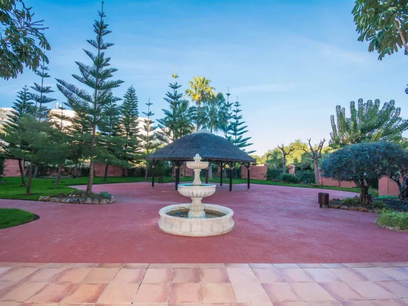 Fantastic 201m2 built,183 m2 usable ground floor south oriented apartment (elevated 2 meters above ground floor), fully furnished in a new beach side urbanization located in the heart of the "New Golden Mile", close to the 5 stars Hotels Ikos &  Las Dunas