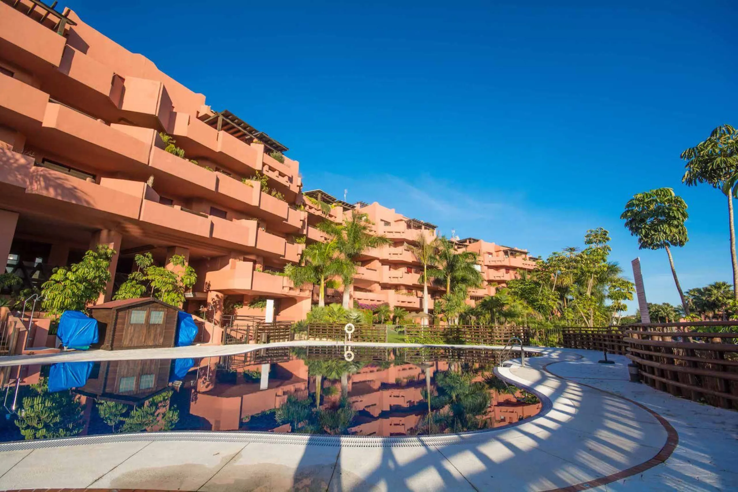 Fantastic 201m2 built,183 m2 usable ground floor south oriented apartment (elevated 2 meters above ground floor), fully furnished in a new beach side urbanization located in the heart of the "New Golden Mile", close to the 5 stars Hotels Ikos &  Las Dunas
