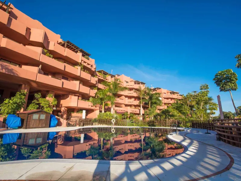 Fantastic 201m2 built,183 m2 usable ground floor south oriented apartment (elevated 2 meters above ground floor), fully furnished in a new beach side urbanization located in the heart of the "New Golden Mile", close to the 5 stars Hotels Ikos &  Las Dunas