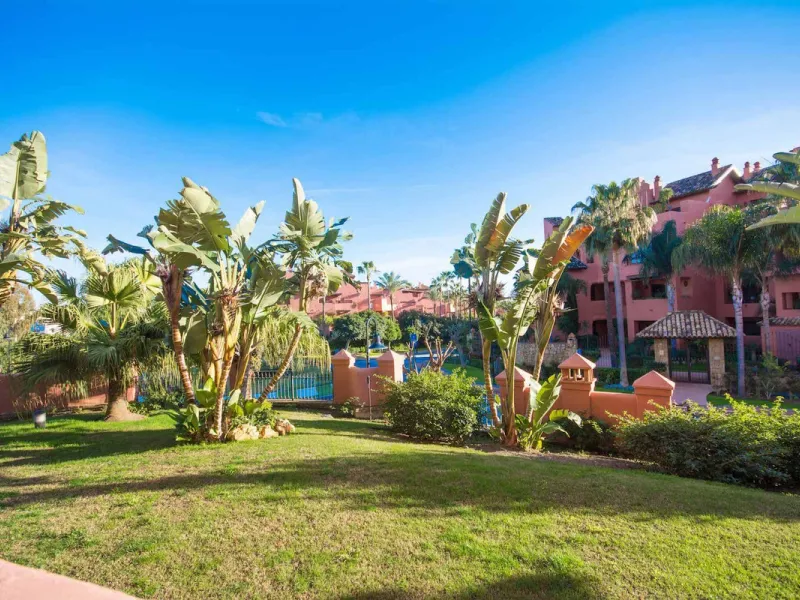 Fantastic 201m2 built,183 m2 usable ground floor south oriented apartment (elevated 2 meters above ground floor), fully furnished in a new beach side urbanization located in the heart of the "New Golden Mile", close to the 5 stars Hotels Ikos &  Las Dunas