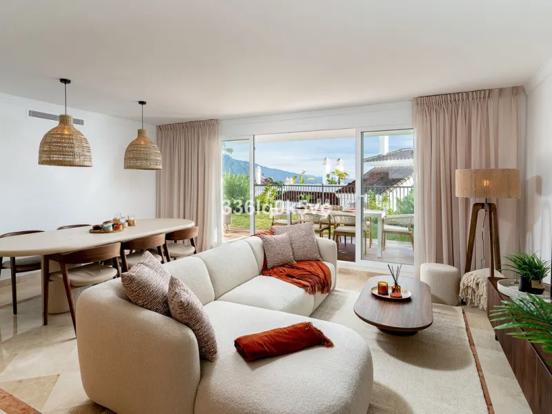Located in the charming and modern Paraiso Pueblo urbanisation in Benahavís, we present this spacious ground-floor apartment with 3 bedrooms and 2 bathrooms. The property offers both a front and rear terrace, allowing you to enjoy the sun at any time of t