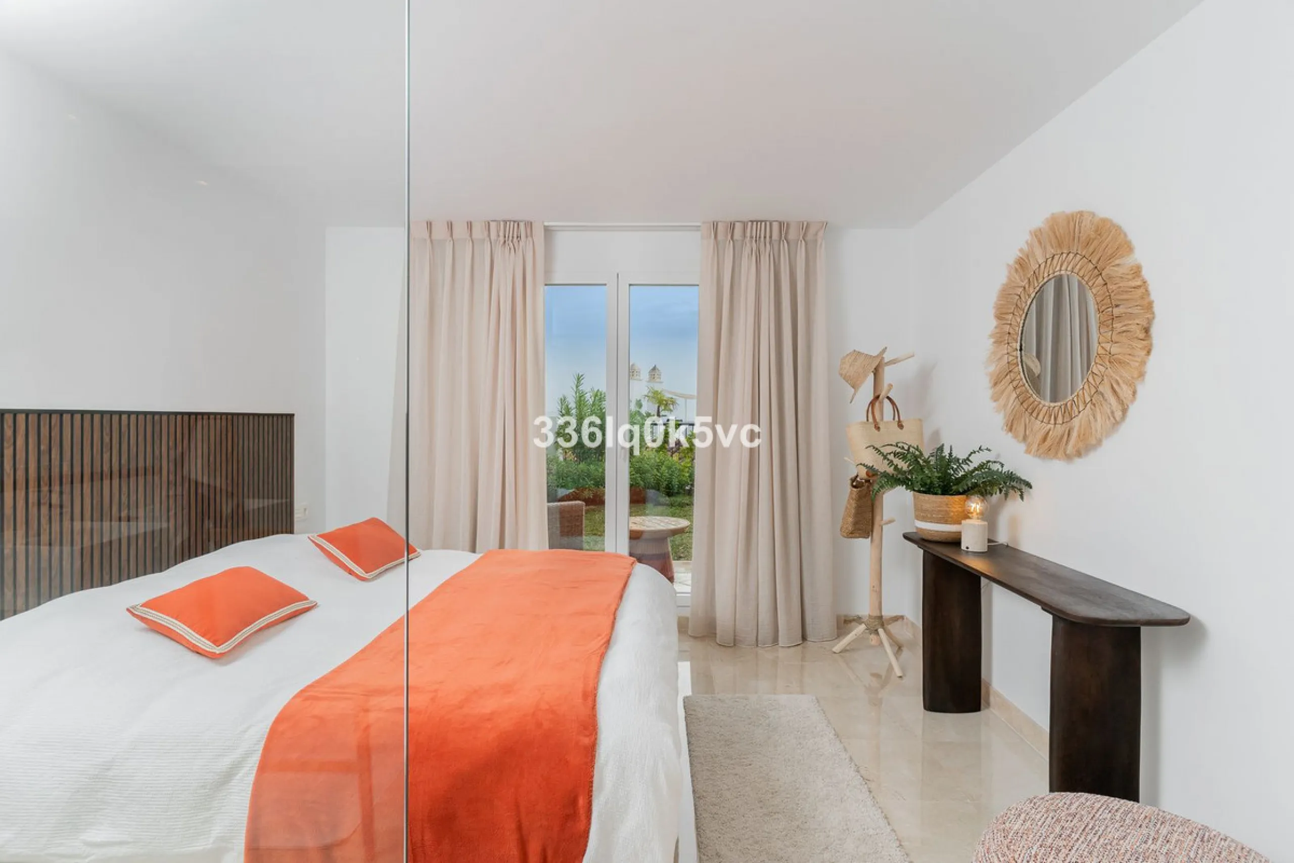 Apartment - Ground Floor Apartment в продаже в Benahavís, Málaga. В доме 3 спален и 2 ванных комнат. Площадь дома 110 м². Площадь участка 55 м²