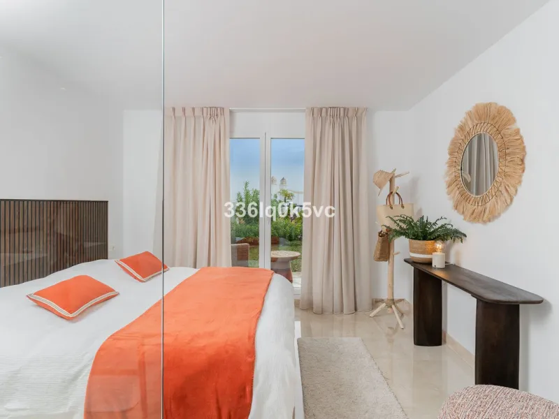 Apartment - Ground Floor Apartment в продаже в Benahavís, Málaga. В доме 3 спален и 2 ванных комнат. Площадь дома 110 м². Площадь участка 55 м²