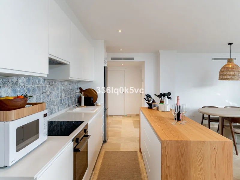 Apartment - Ground Floor Apartment в продаже в Benahavís, Málaga. В доме 3 спален и 2 ванных комнат. Площадь дома 110 м². Площадь участка 55 м²