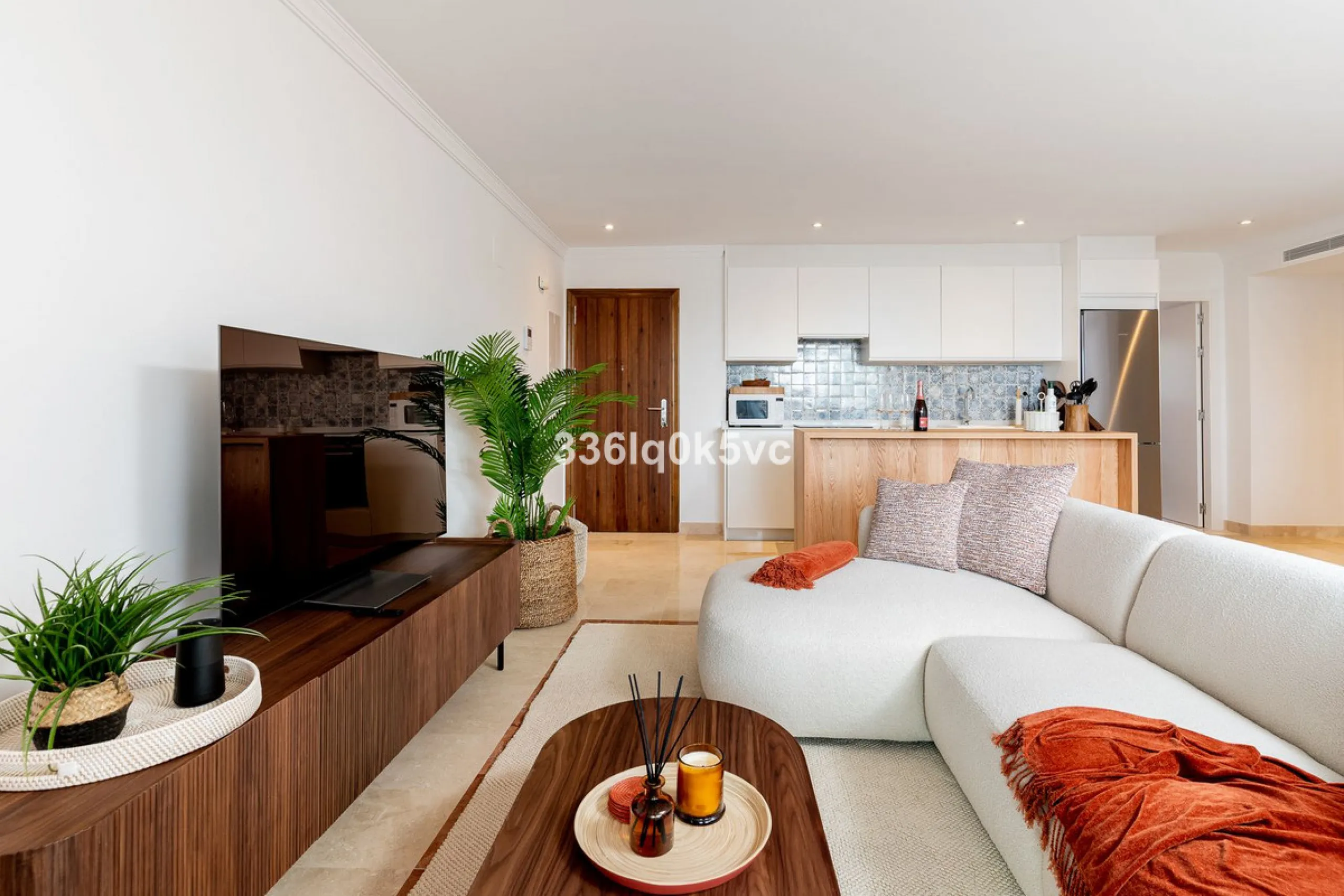Apartment - Ground Floor Apartment в продаже в Benahavís, Málaga. В доме 3 спален и 2 ванных комнат. Площадь дома 110 м². Площадь участка 55 м²