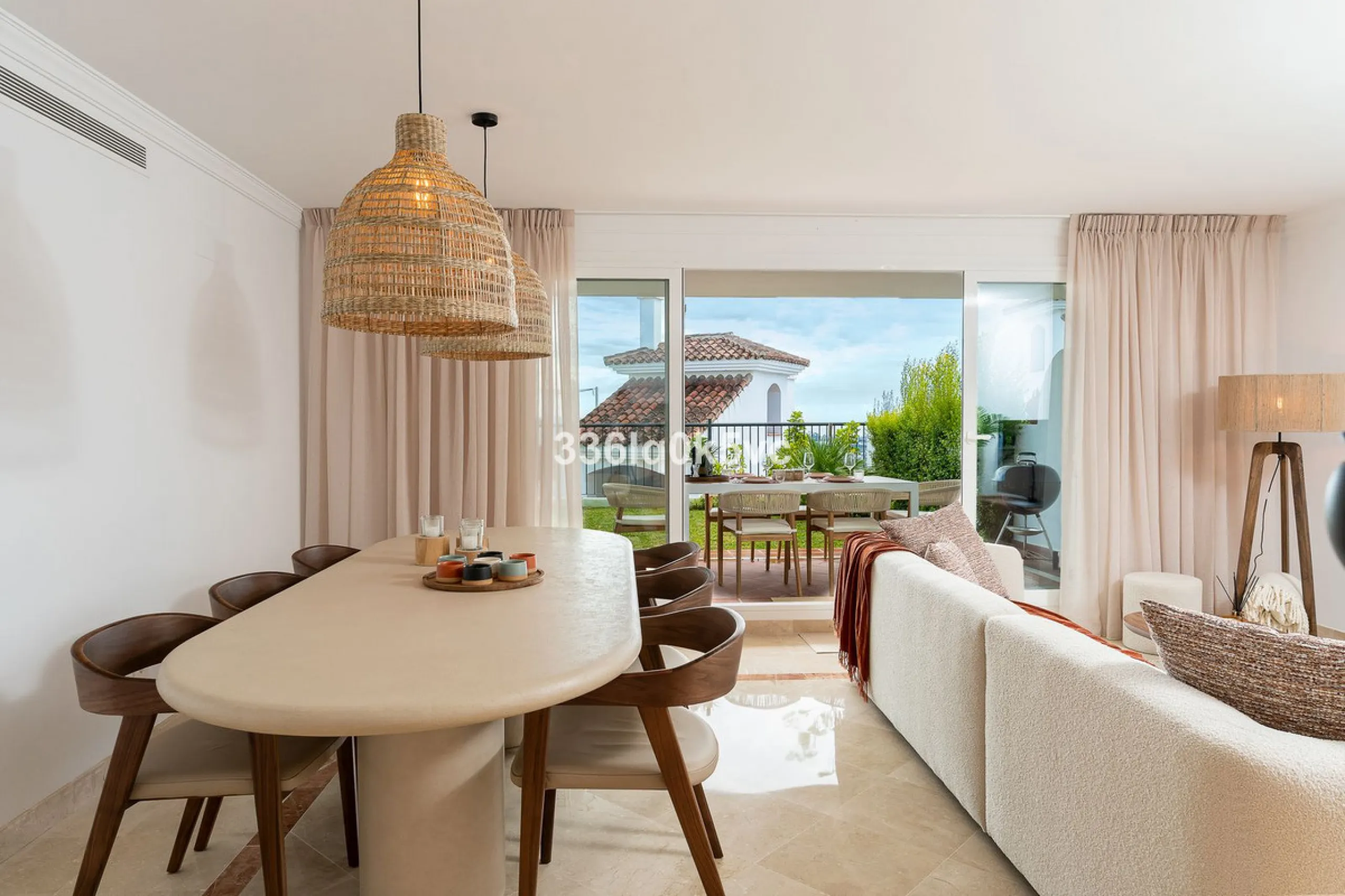 Apartment - Ground Floor Apartment в продаже в Benahavís, Málaga. В доме 3 спален и 2 ванных комнат. Площадь дома 110 м². Площадь участка 55 м²