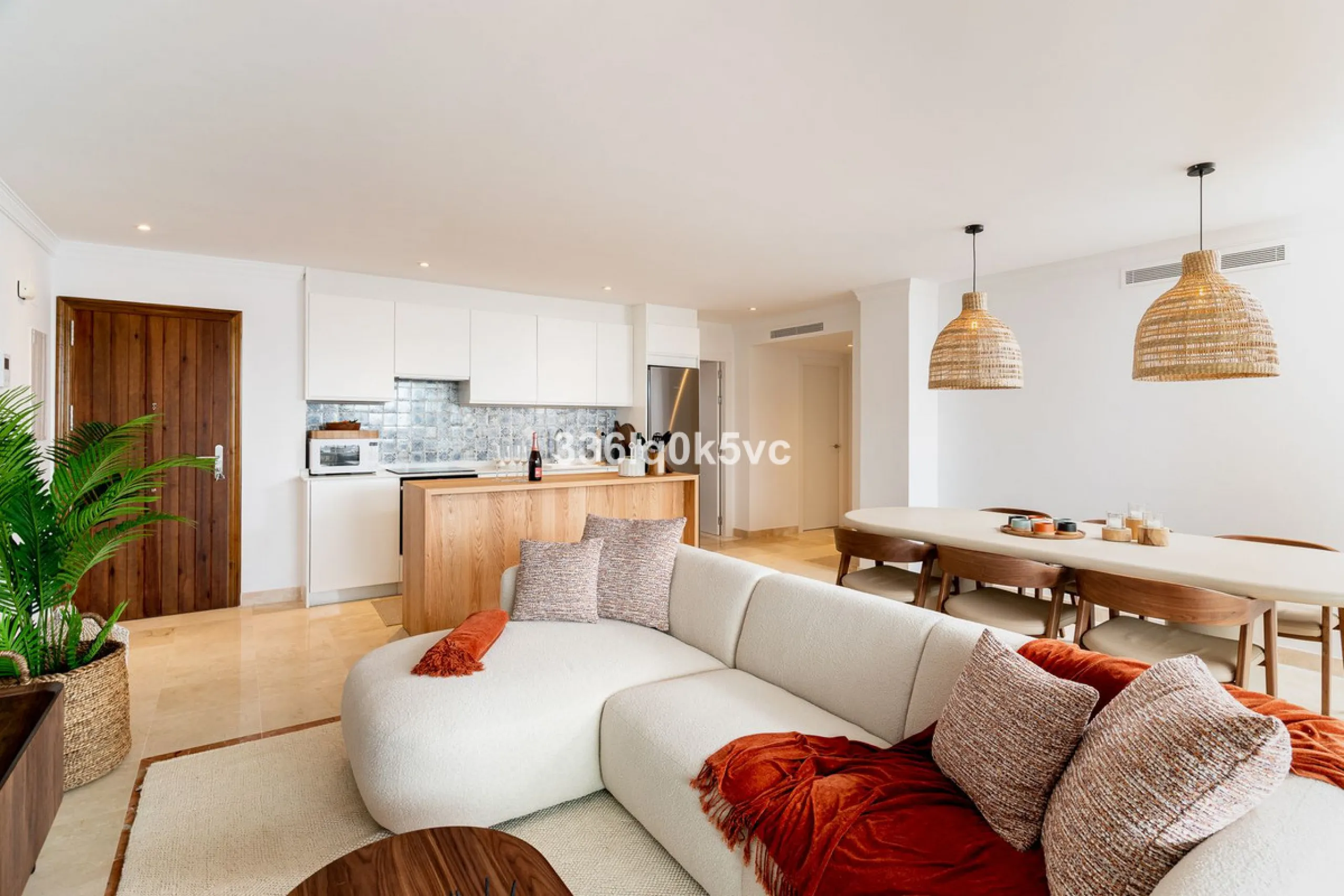 Apartment - Ground Floor Apartment в продаже в Benahavís, Málaga. В доме 3 спален и 2 ванных комнат. Площадь дома 110 м². Площадь участка 55 м²