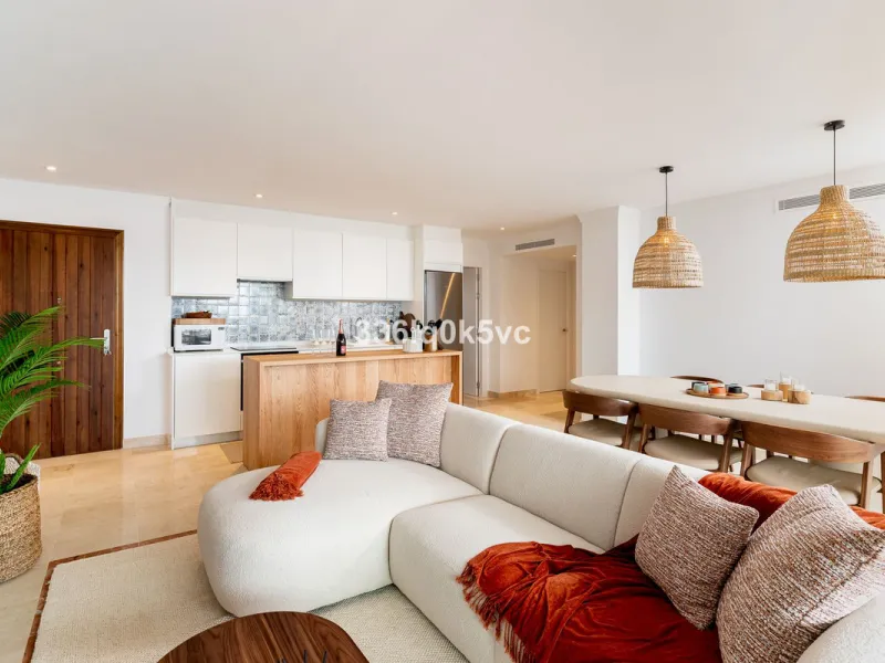 Apartment - Ground Floor Apartment в продаже в Benahavís, Málaga. В доме 3 спален и 2 ванных комнат. Площадь дома 110 м². Площадь участка 55 м²