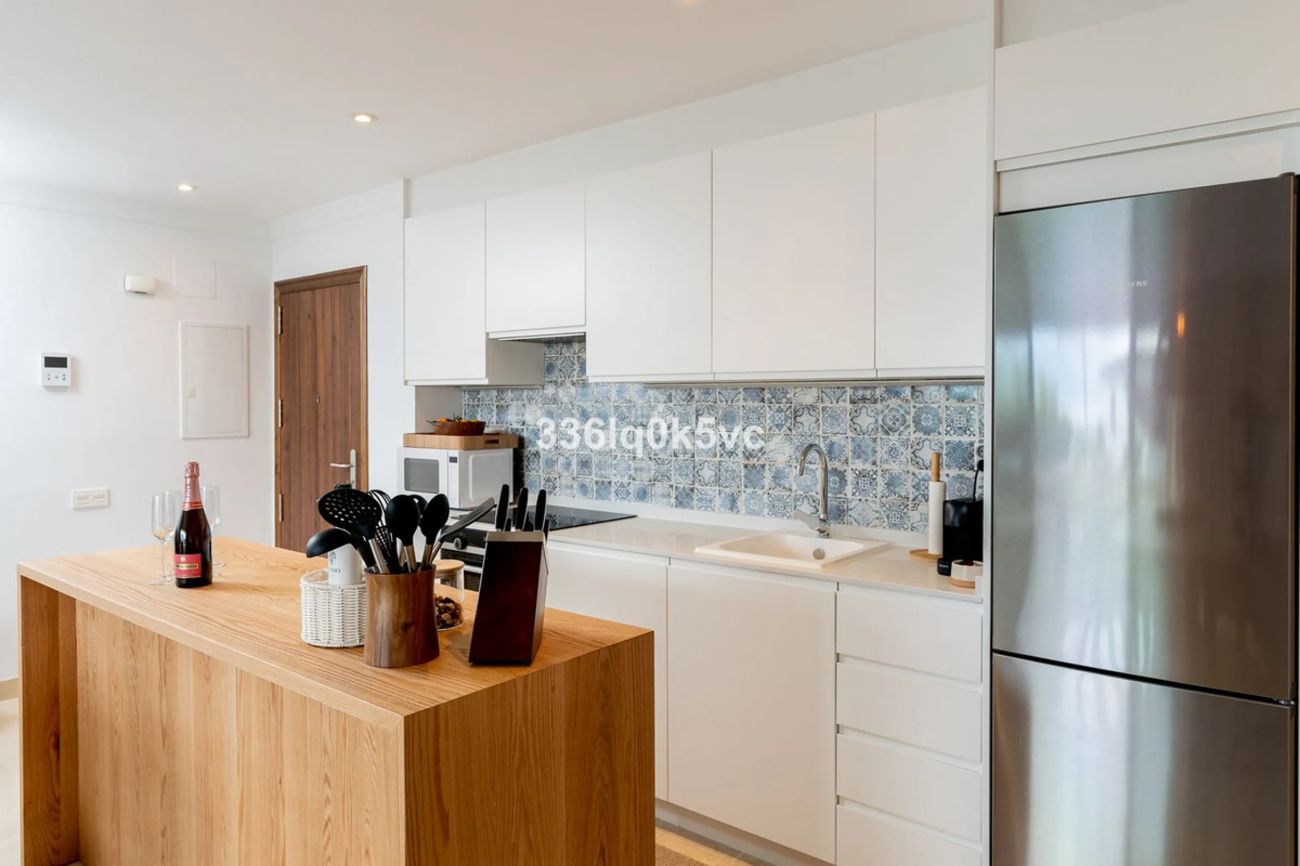 Apartment - Ground Floor Apartment в продаже в Benahavís, Málaga. В доме 3 спален и 2 ванных комнат. Площадь дома 110 м². Площадь участка 55 м²