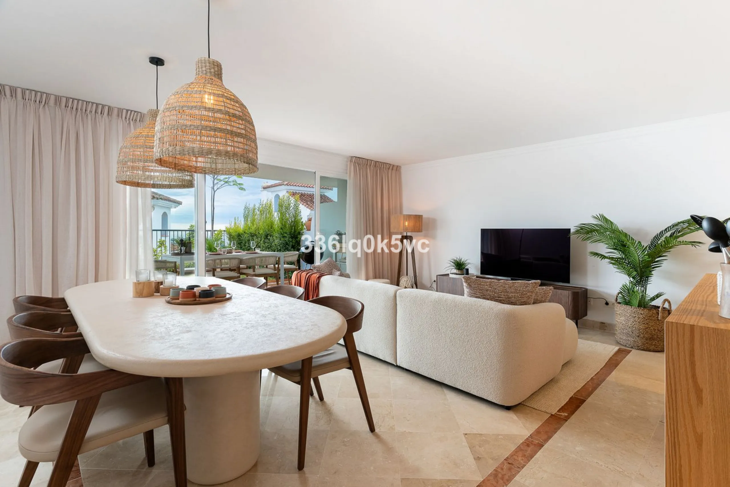 Apartment - Ground Floor Apartment в продаже в Benahavís, Málaga. В доме 3 спален и 2 ванных комнат. Площадь дома 110 м². Площадь участка 55 м²