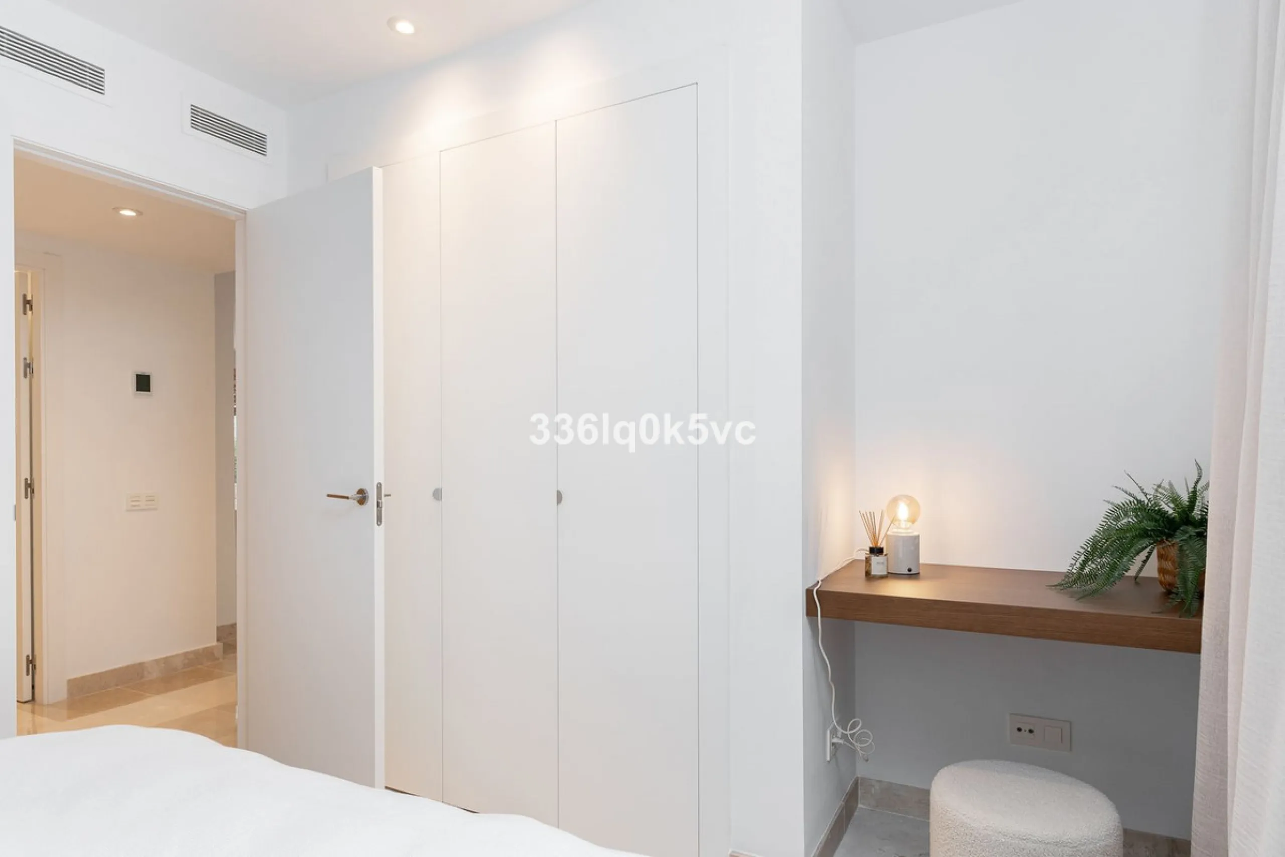 Apartment - Ground Floor Apartment в продаже в Benahavís, Málaga. В доме 3 спален и 2 ванных комнат. Площадь дома 110 м². Площадь участка 55 м²