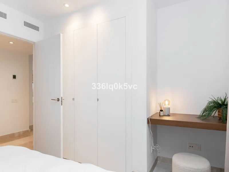Apartment - Ground Floor Apartment в продаже в Benahavís, Málaga. В доме 3 спален и 2 ванных комнат. Площадь дома 110 м². Площадь участка 55 м²