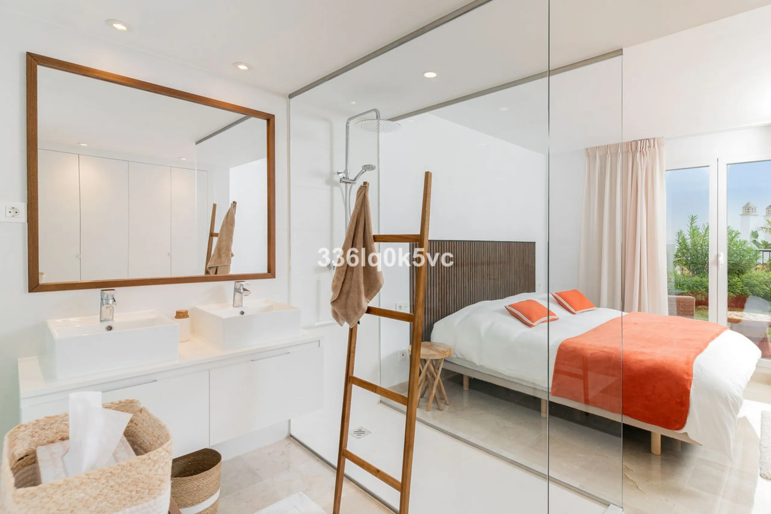 Apartment - Ground Floor Apartment в продаже в Benahavís, Málaga. В доме 3 спален и 2 ванных комнат. Площадь дома 110 м². Площадь участка 55 м²
