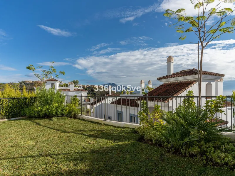 Apartment - Ground Floor Apartment в продаже в Benahavís, Málaga. В доме 3 спален и 2 ванных комнат. Площадь дома 110 м². Площадь участка 55 м²