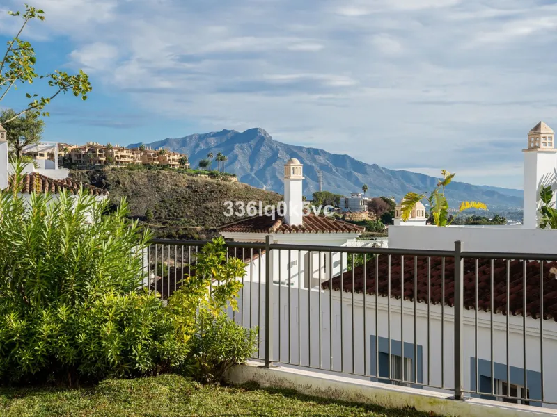 Apartment - Ground Floor Apartment в продаже в Benahavís, Málaga. В доме 3 спален и 2 ванных комнат. Площадь дома 110 м². Площадь участка 55 м²